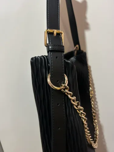 Bolsa preta Constance texturizada