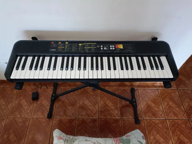 Teclado Yamaha PSR F52