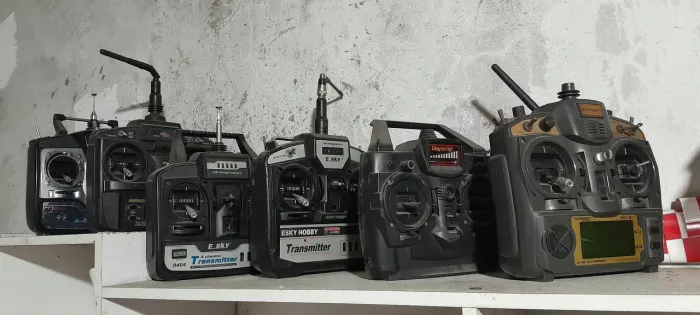 Vendo 6 Rádios controle 