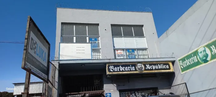 prédio com 2 lojas e 2 salas 8 garagens