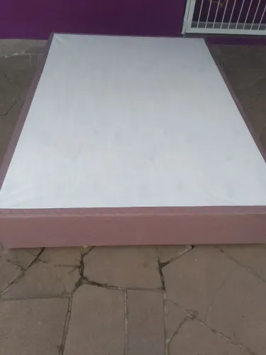 Vendo essa cama box inteirinha bem Boa só buscar em Canoas não entrego