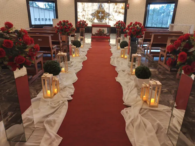 Decoração corredor para cerimônia de casamento