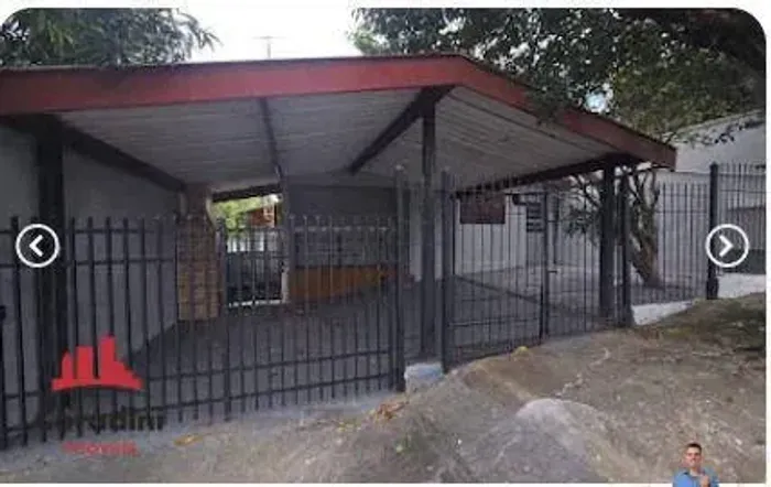 CASA VENDA COM 03 QUARTOS + EDÍCULA NO BAIRRO ANTÔNIO ZANAGA EM AMERICANA !