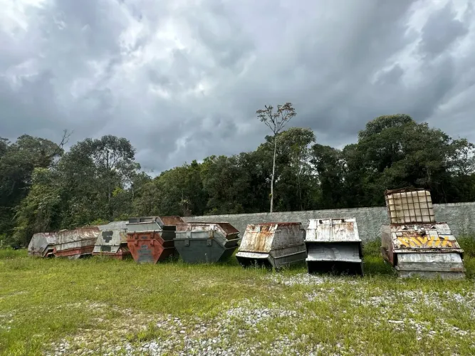 Caçamba estacionária