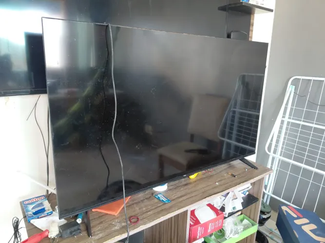 Smart tv tcl 50 polegadas com a tela quebrada
