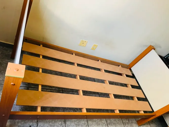 Vende-se cama solteiro nova