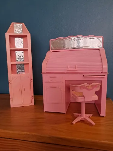 Escritório da Barbie estilo rosas escrivaninha estante cadeira móveis vintage anos 80
