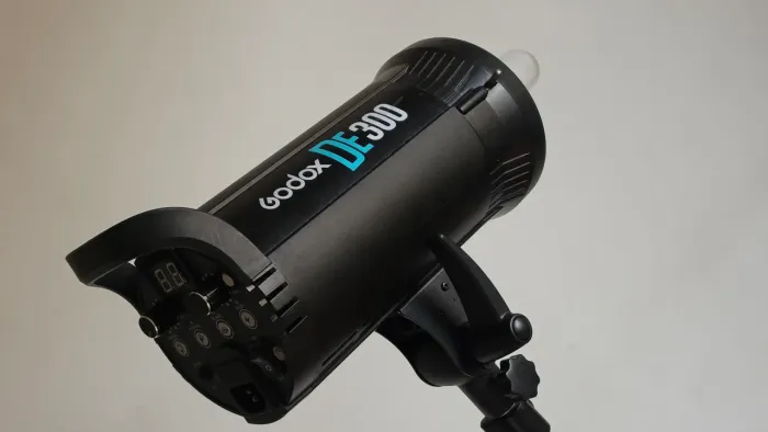 Tocha godox de300 127v
