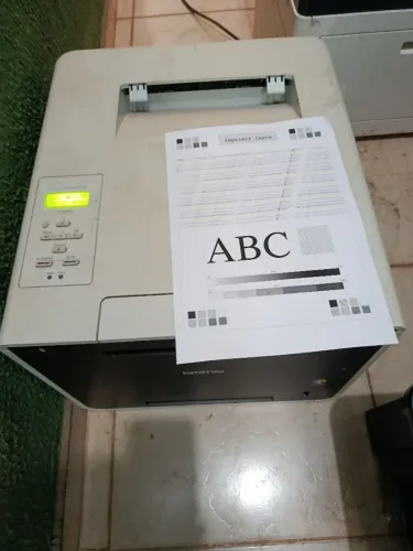 Impressora colorida brother HL L8359cdw bem conservada com toner novos