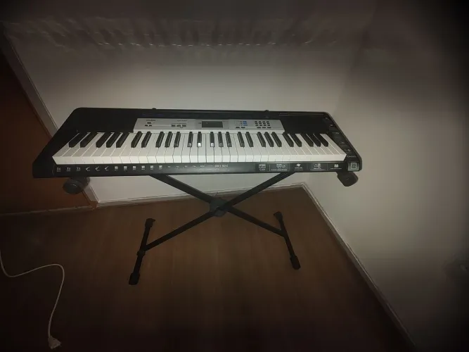 Teclado Musical Casio CTK-1550 61 Teclas + Suporte (Ótimo Estado)