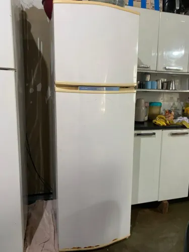 Vendo geladeira Frost Free Consul 300 litros