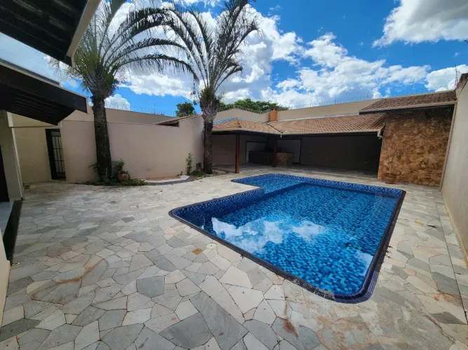 Casa para Venda em Barretos, Centro, 5 dormitórios, 1 suíte, 5 banheiros, 4 vagas