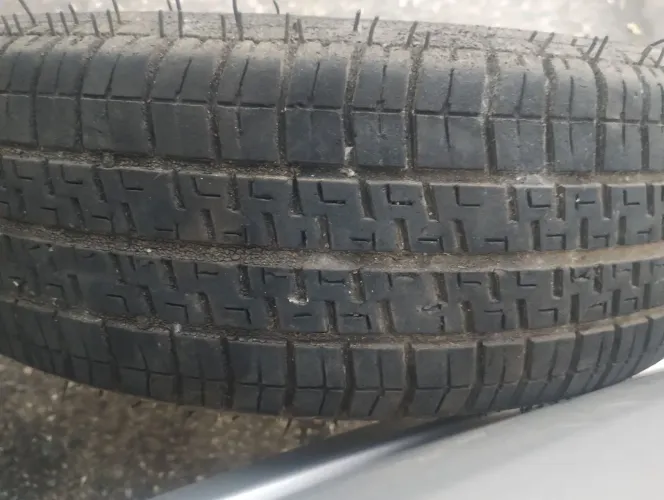Roda e pneu aro 13  175/70