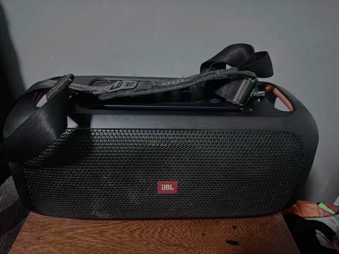Jbl party box on the go