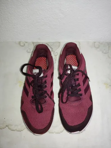 Tênis Adidas