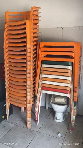 Conjunto de mesas de plástico