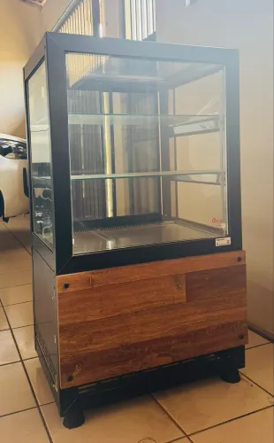 VITRINE REFRIGERADA - OMEGA