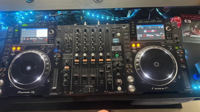 PAR DE PIONEER CDJ 2000nx2 + MIXER DJM 900nx2