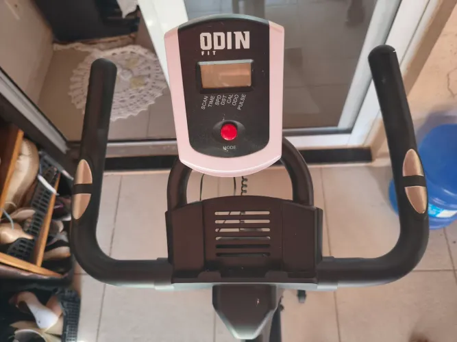 Bicicleta Ergométrica Para Spinning Mecanica 8kg Odin Fit Cor Preto/Vermelho