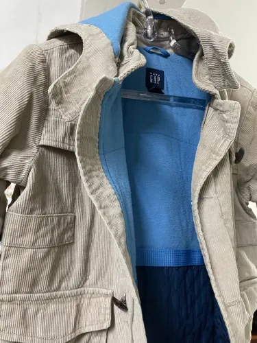 Blusa de Frio Infantil GAP com Capuz, Zíper e Botões