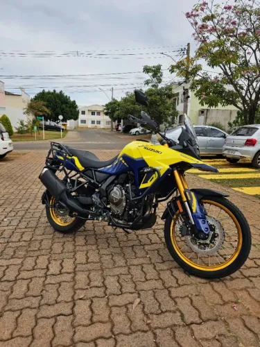Suzuki V Strom 800DE 2025 - novíssima, toda equipada, garantia até 2027