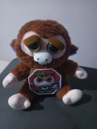 Feisty pet macaquinho