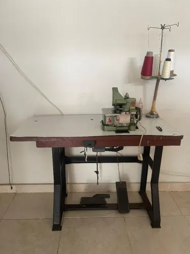 Vende-se Máquina de Costura Overlock