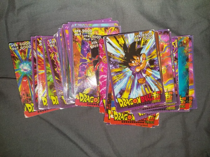 Vende-se 54 cartas do Dragon ball z
