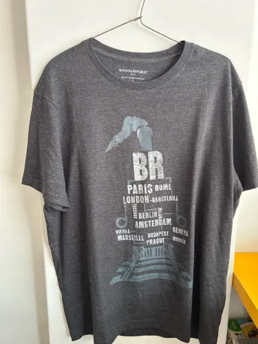 Camisetas Banana Republic e GAP 