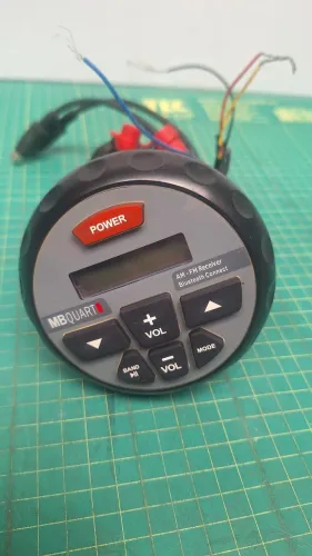receptor de áudio marítimo da marca MB Quart (modelo compatível com a linha GMR