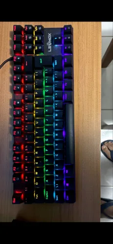 Teclado gamer Lehmox mecânico RGB