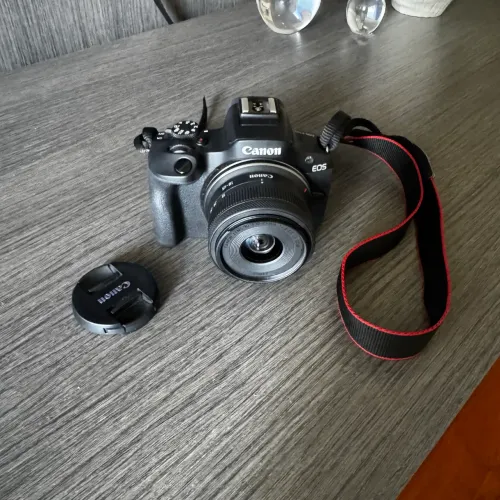 Canon R100 - pouco usada