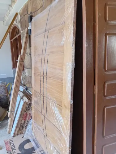 Vendo essa lida porta  tamanho 1metro e 20 de largura  por 2 metros e 10 centímetros 