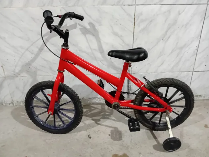 Vendo bicicleta aro 16 boa só anda por 160 reais.