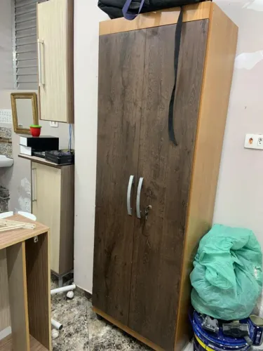 Roupeiro/armário multiusos de duas portas