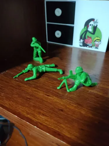 40 - Soldadinhos de plástico brinquedo 