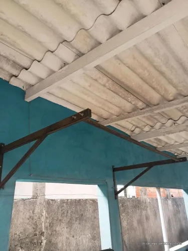 Saco de boxe e barra fixa
