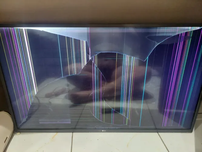 Tv lg 43 UHD, tela quebrada 