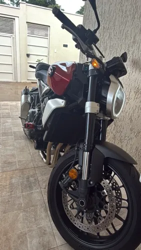 HONDA CB 1000R 2022 - 18.000 KM - R$ 64000,00