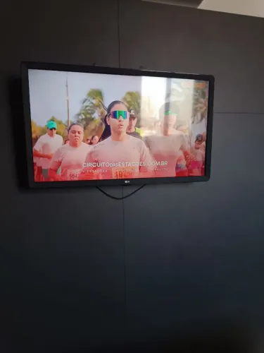 TV LG Smart 32 polegadas funcionando perfeitamente