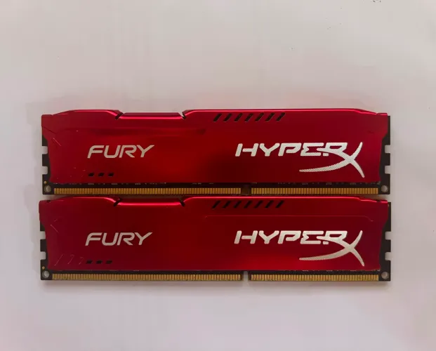 Kit Memória Ram Hyperx Fury Ddr3 16gb (2x8gb) 1866mhz Vermelha Usada