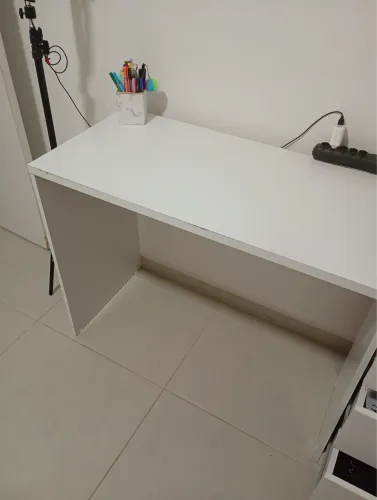 Escrivaninha branca