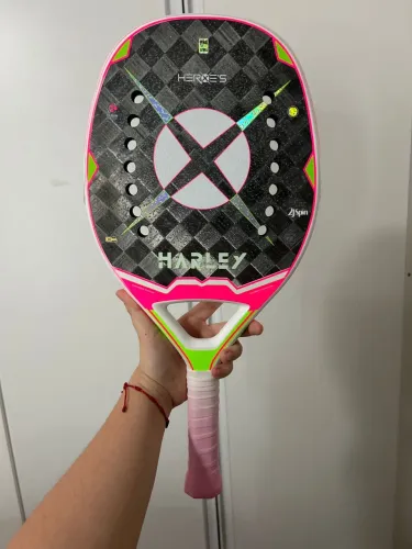 RAQUETE DE BEACH TENIS HEROE?S HARLEY 2025