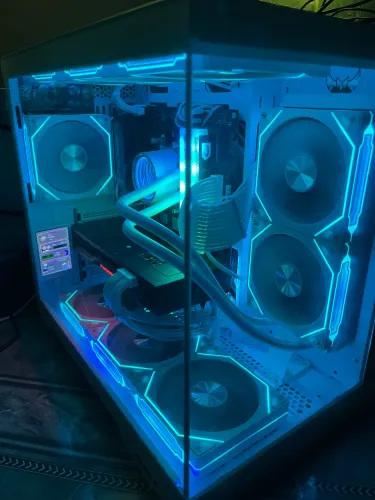 PC GAMER WHITE, FULL AMD RX 6750XT.