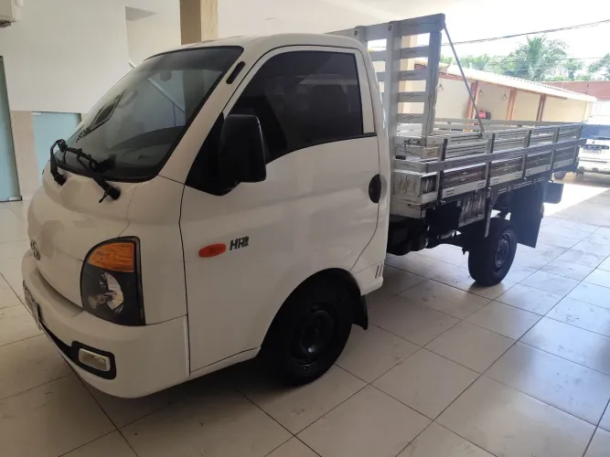 HR 2022 com carroceria de madeira