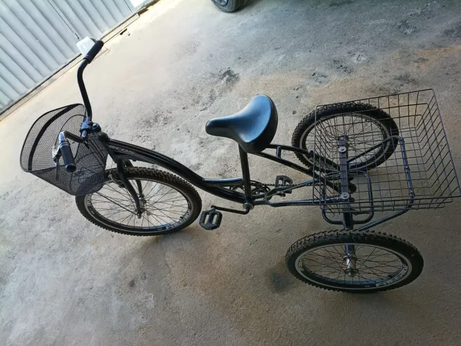 Bicicleta triciclo original adulto Nova.valor reais.700 reais.outrca se.em algo do meu int