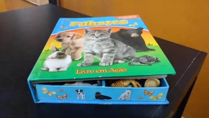 Livro Cartonado de Tabuleiro + Miniaturas - Coleção Filhotes