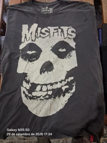 CAMISETA MISFITS VIOLETA SKATE ROCK