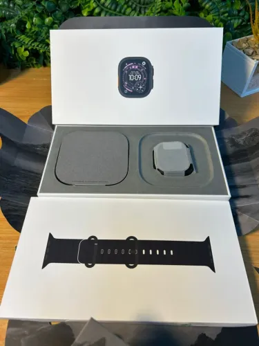 Apple Watch Ultra 3 A3281 49mm GPS Cor Titanium Black Acompanha pulseira preta oceâ
