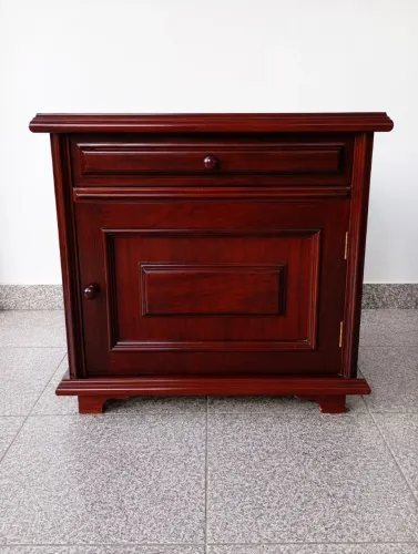 Criado mudo (mesa de cabeceira) em imbuia